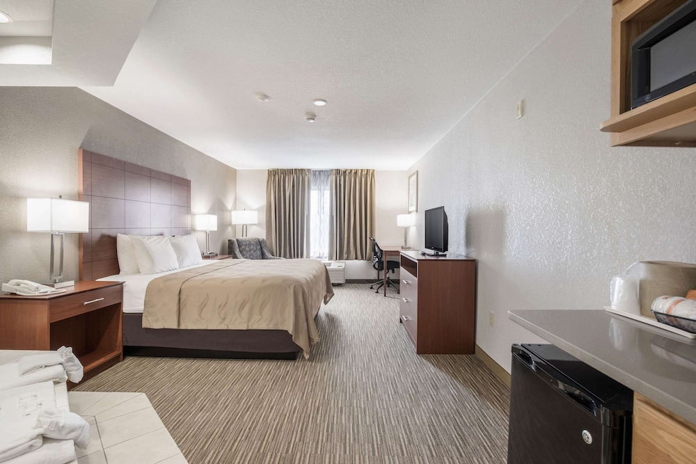 Room, 1 King Bed, Accessible, Non Smoking - Photo 1
