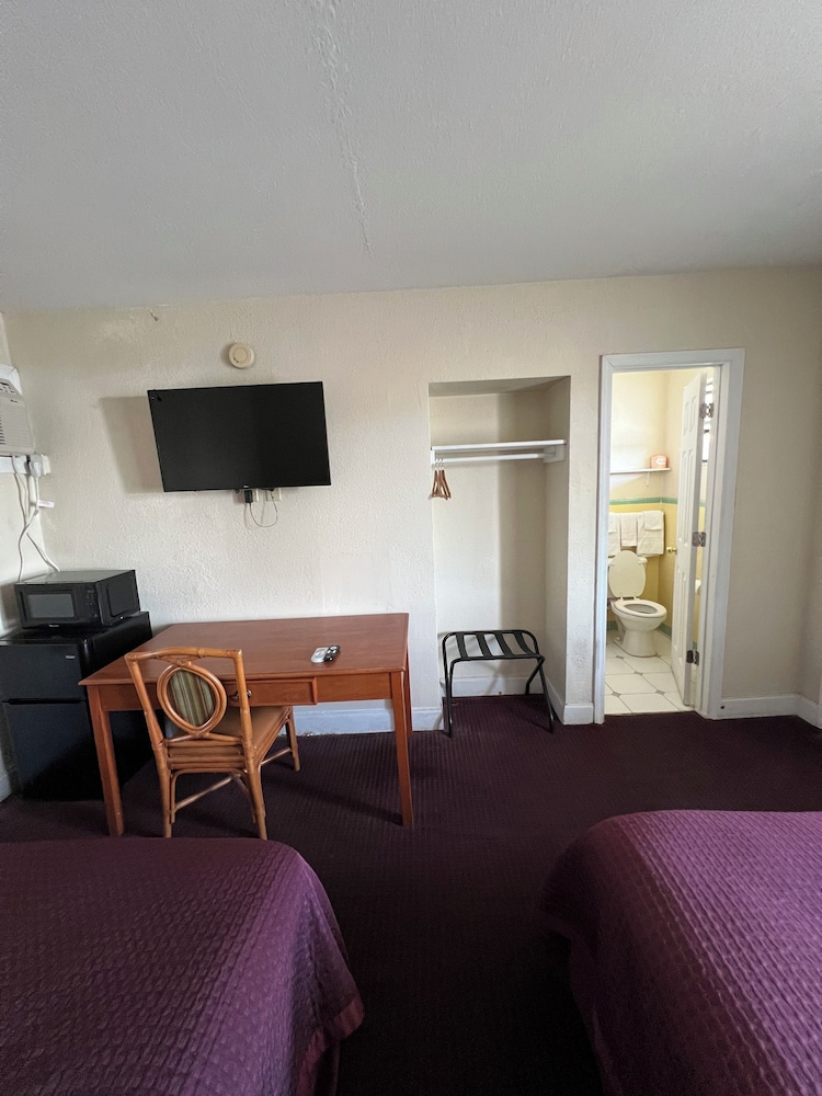 Standard Room, 2 Double Beds photo 2