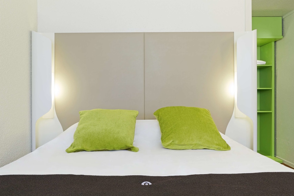 Standard Room, Multiple Beds - Photo 4