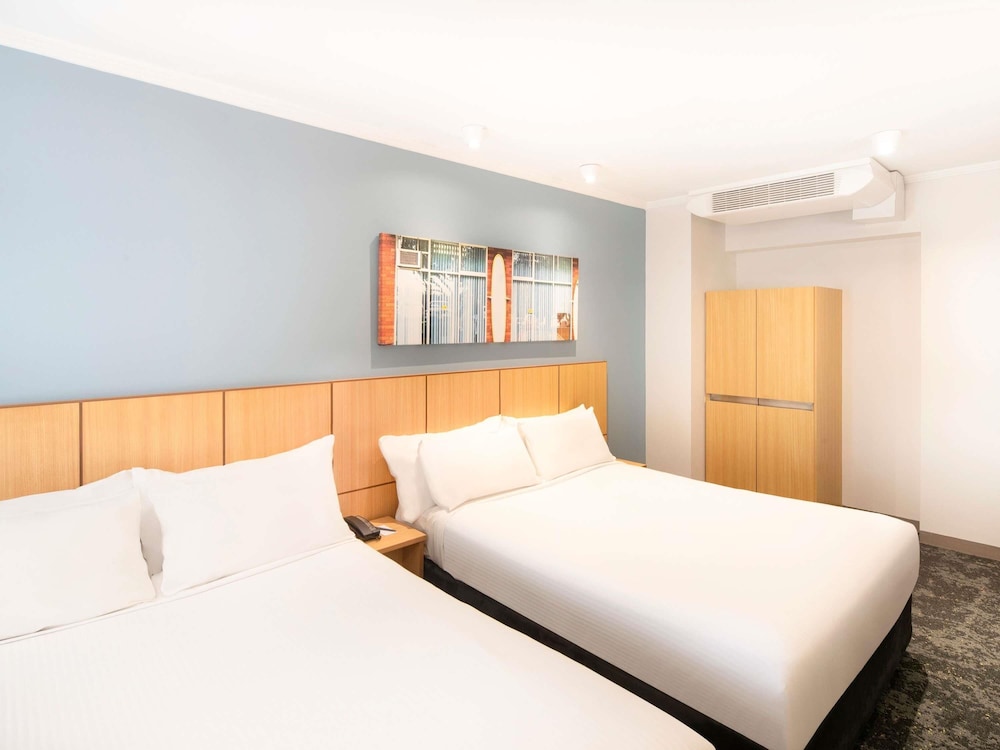 Standard Room, 2 Queen Beds photo 2