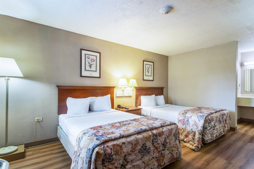 Standard Room, 2 Double Beds, Non Smoking - Photo 3