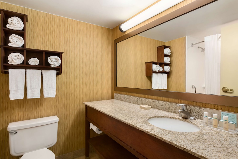 King Corner With Pullout Sofa Bed - Photo 4