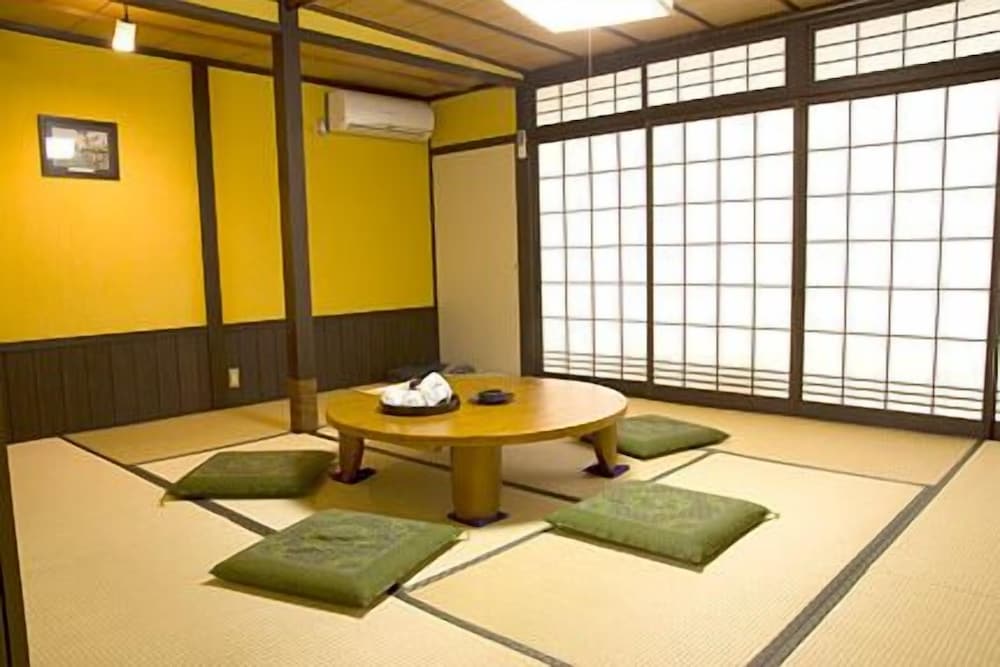 Deluxe Japanese-Style Room (16 tatami mats), Shared Bathroom - 4 to 7 guests photo 1