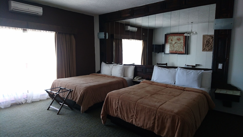 Standard Room, Multiple Beds, Non Smoking, Refrigerator