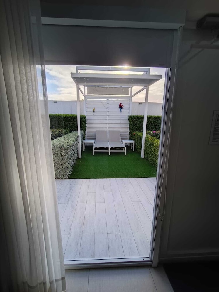 Deluxe Room, 1 King Bed With Sofa Bed, Non Smoking (with Sofabed)