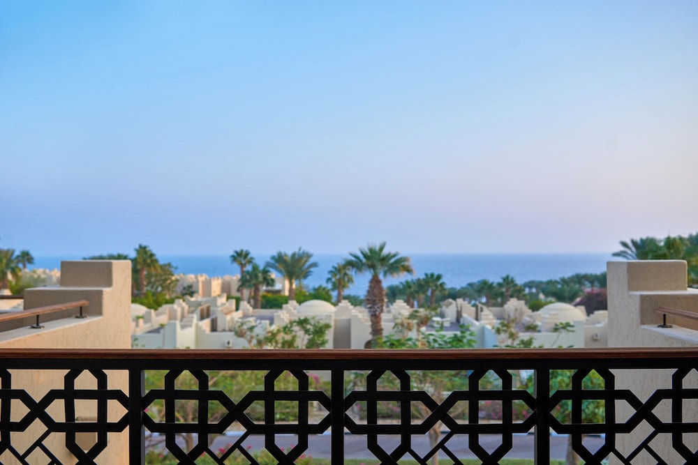 Two Bedroom Residential Suite Sea View - Photo 5