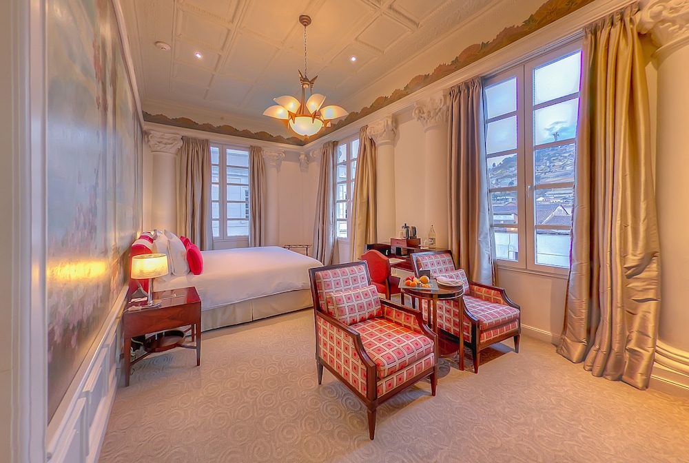 Premium Room, 1 King Bed photo 3