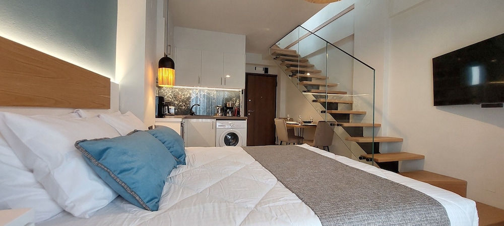 Suite Split Level with Outdoor Jetted Tub and Panoramic View