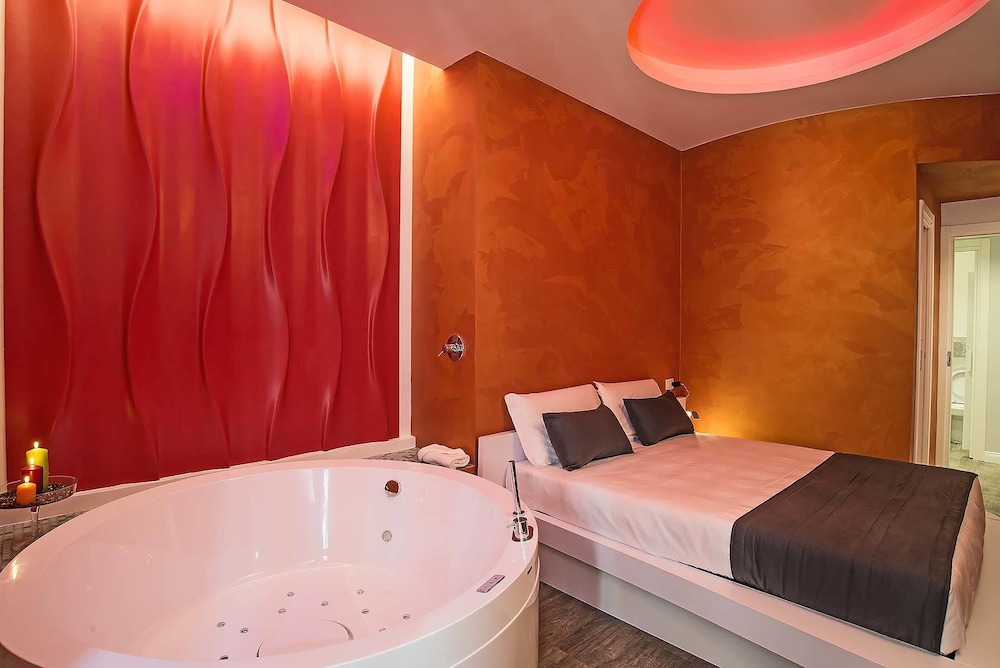 Suite, Jetted Tub photo 3