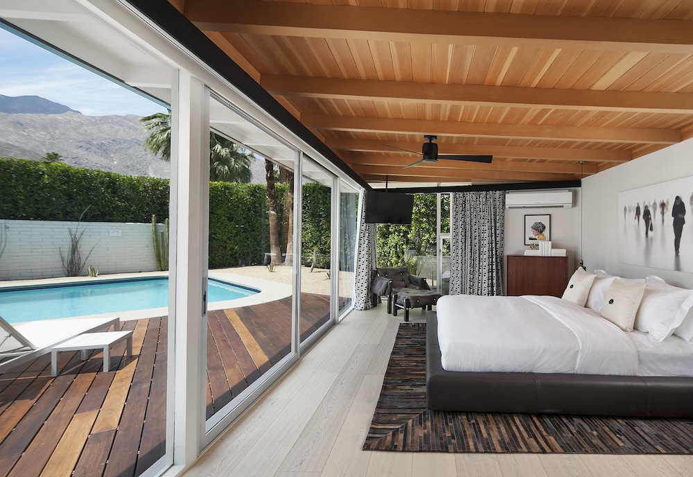 Room (The Residence)