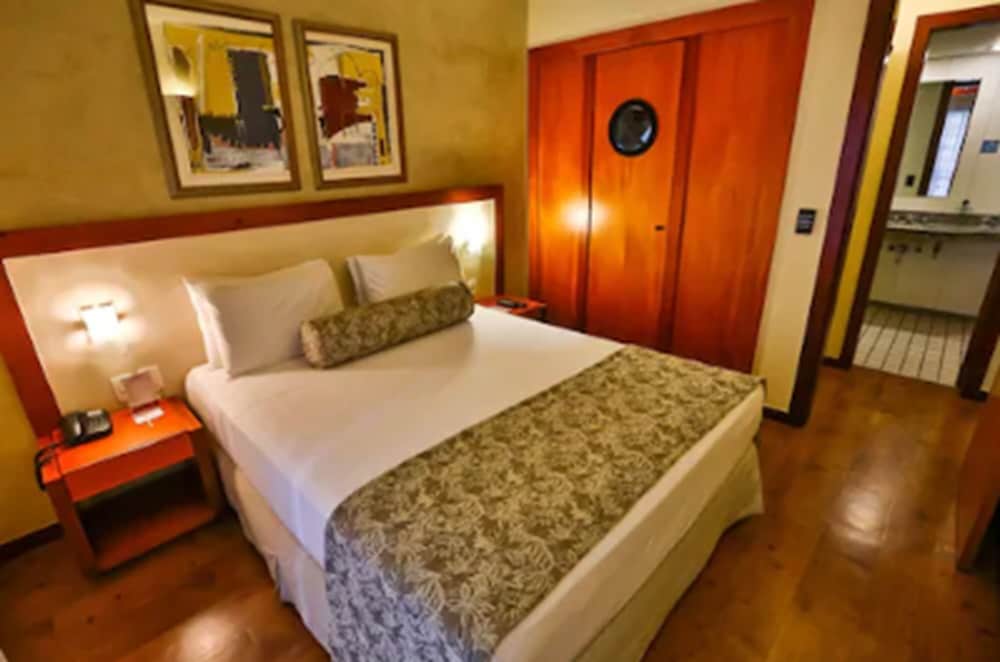 Deluxe Suite, 1 Queen Bed with Sofa bed - Photo 1