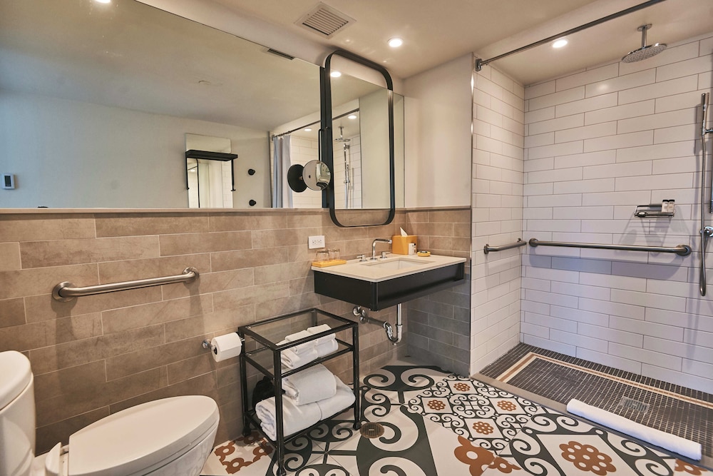 Suite, 1 Bedroom, Roll-in Shower (Mobility)