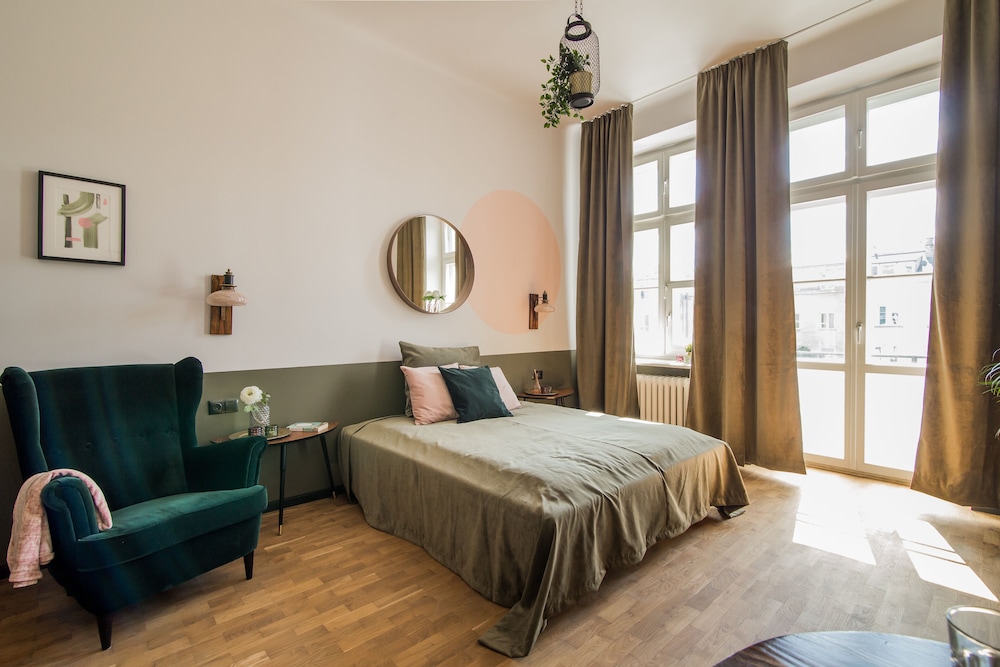 Superior Studio Suite, 1 King Bed, Balcony