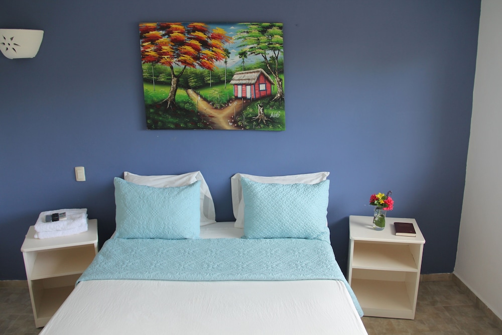 Basic Single Room, 1 Queen Bed