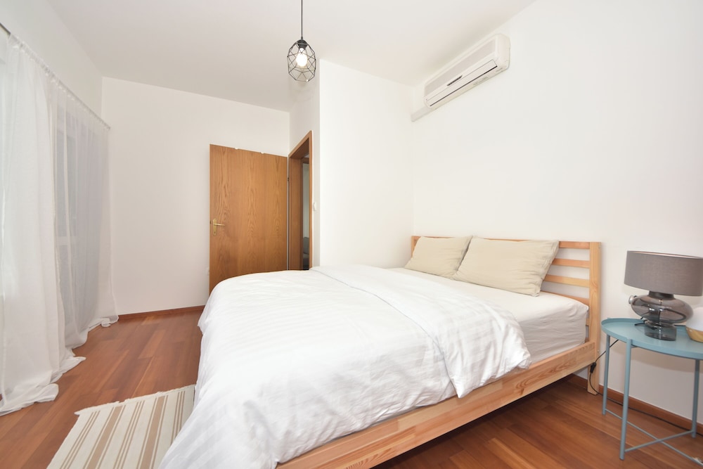 Family House, Multiple Bedrooms, 2 Bathrooms, Sea Facing (Holiday Home Seafront Escape) photo 2