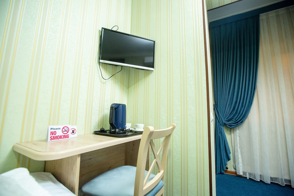 Standard Twin Room - Photo 9