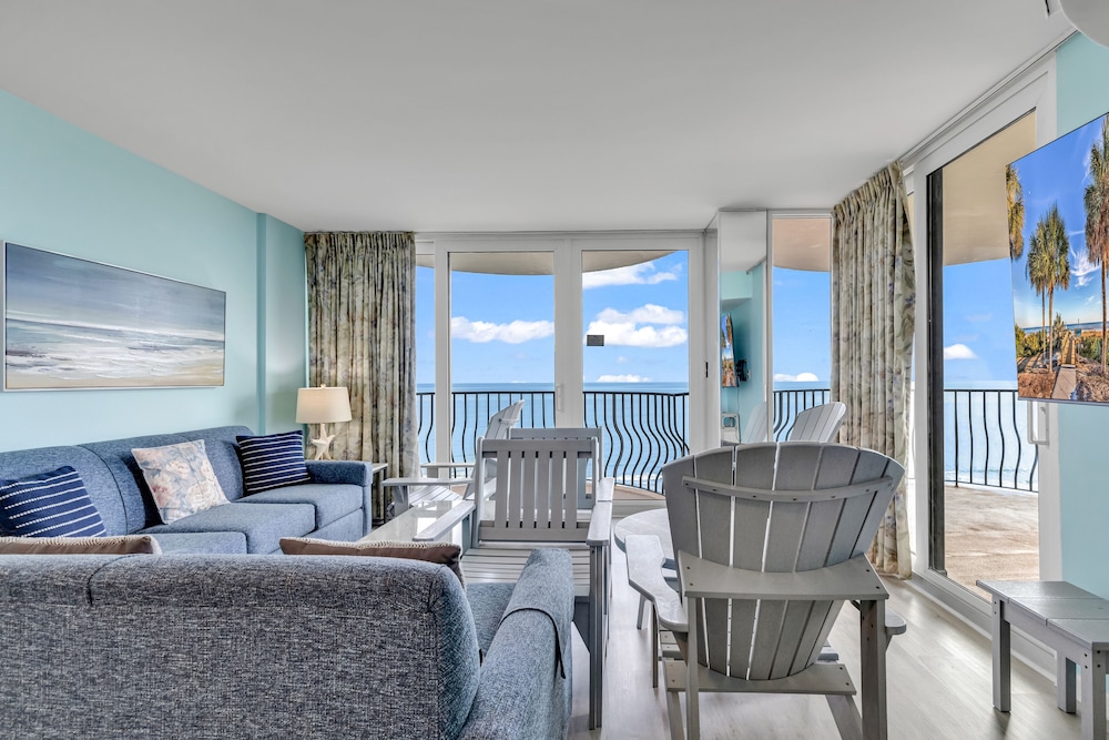 Signature Condo, 3 Bedrooms, Balcony, Ocean View