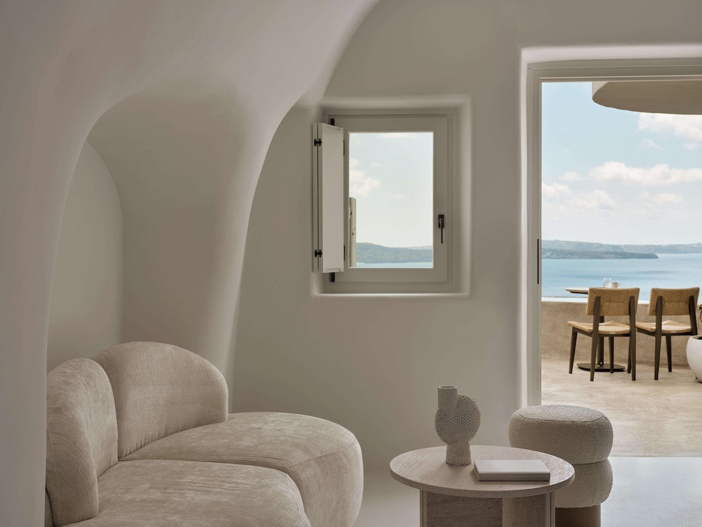 Signature Suite with Infinity Pool photo 3