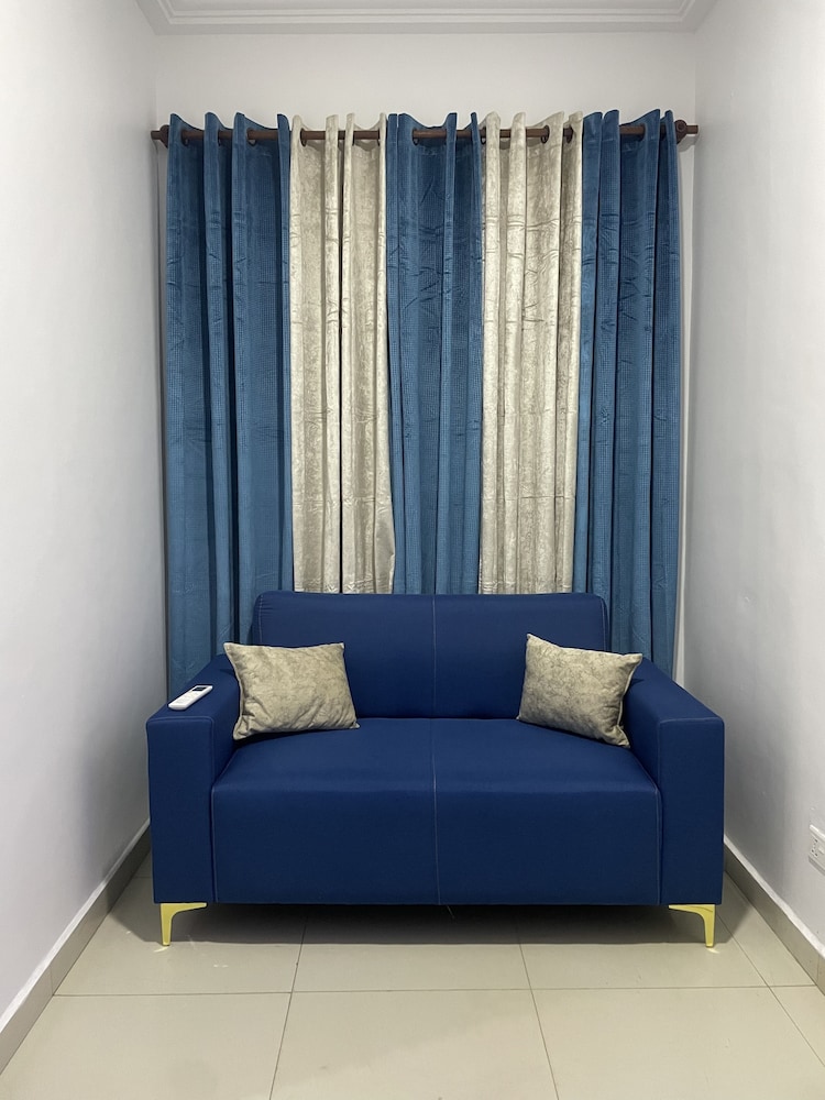 Business Comfort Suite, Okyeame photo 3