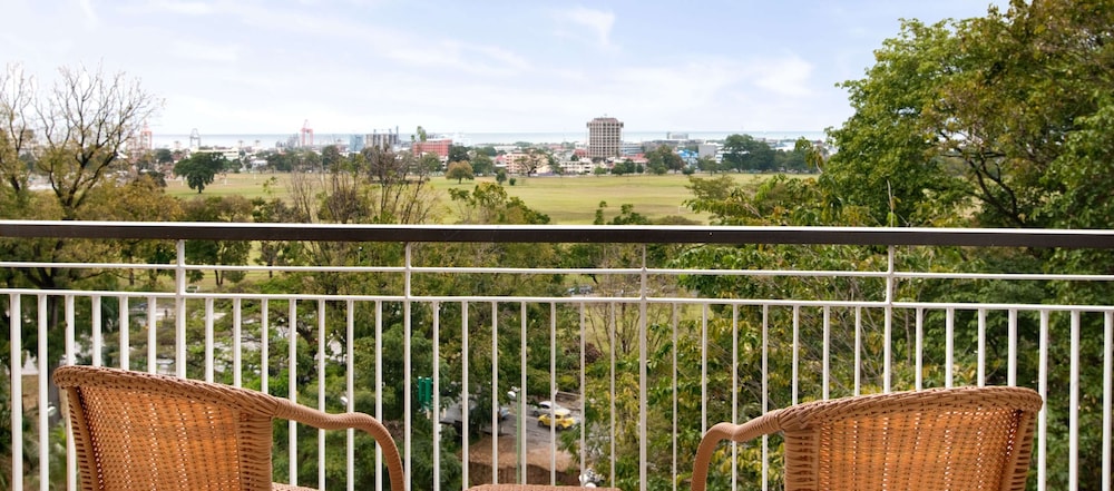 Junior Suite, 1 Bedroom (2 Balconies) - Photo 3