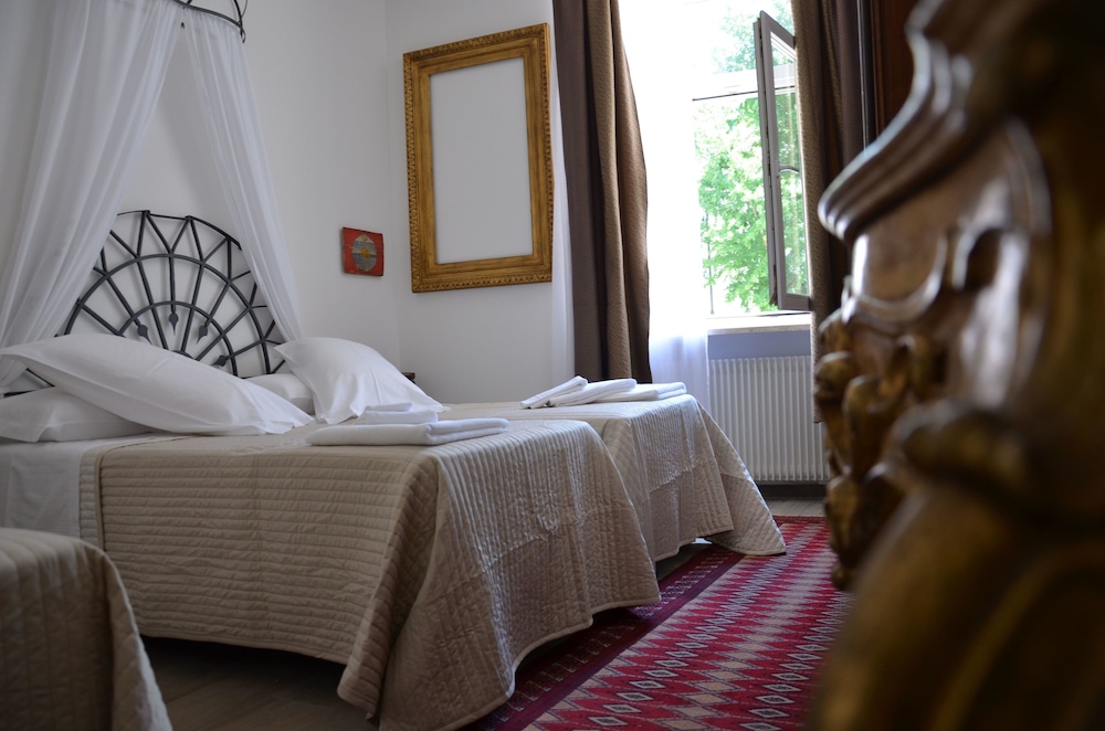 Triple Room, City View photo 2