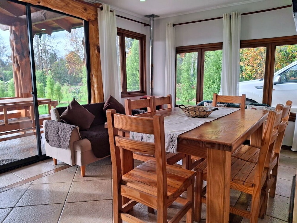 House, 3 Bedrooms, Lake View, Garden Area (Coihue) photo 3
