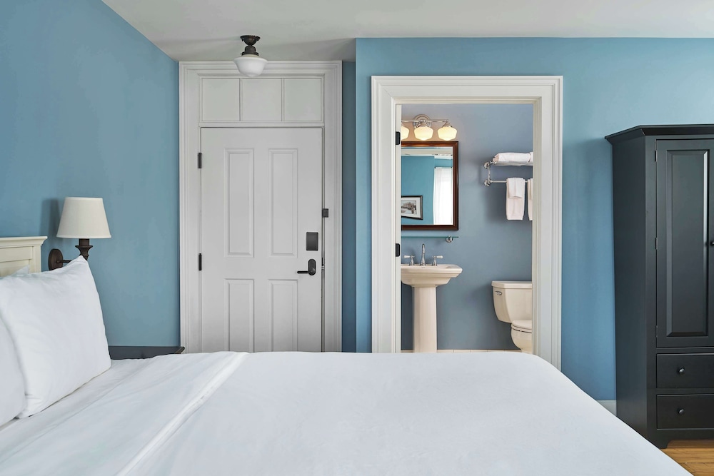 Room, 1 King Bed, Corner