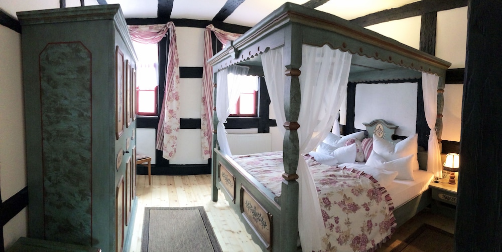 Honeymoon Suite photo 2