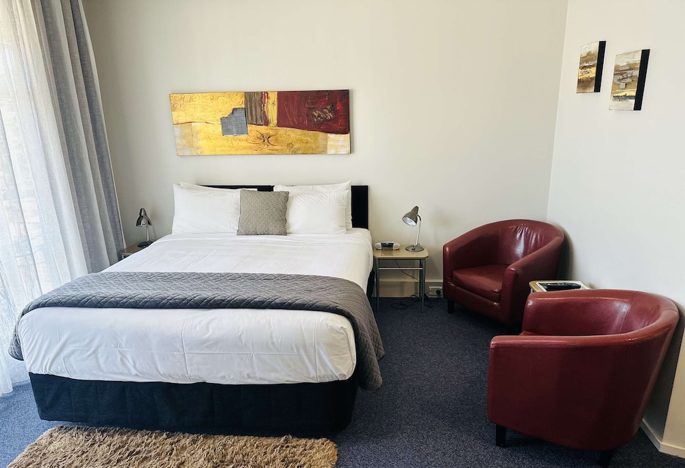 Standard Room, 1 King Bed, Non Smoking, Balcony
