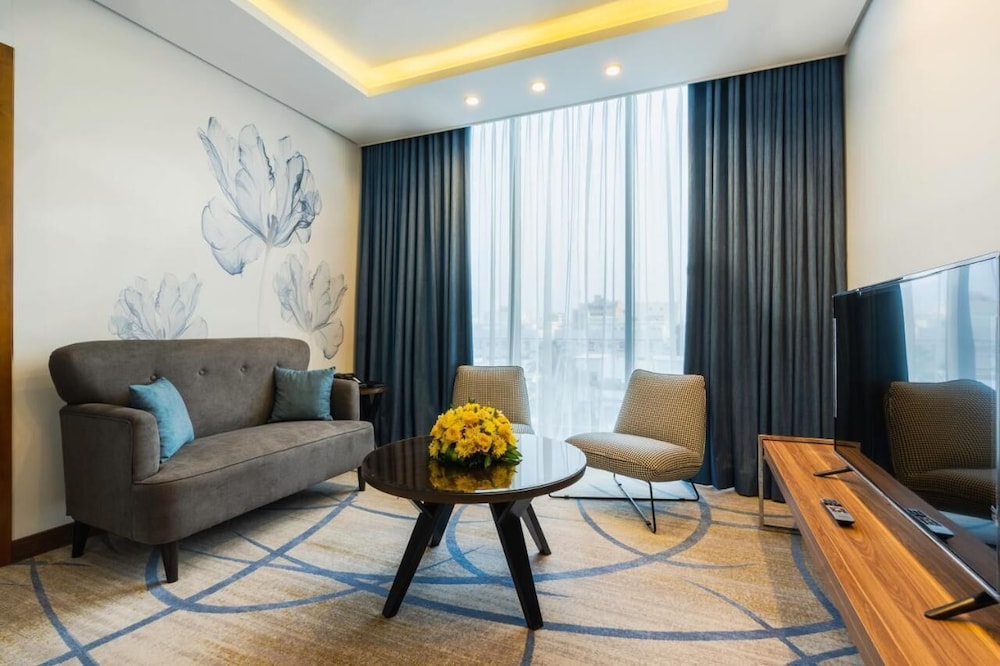Junior Suite, 1 King Bed - Photo 2