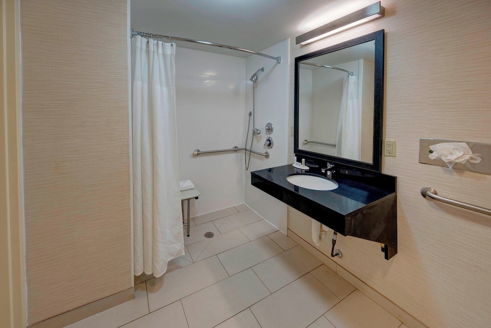 Room, 1 King Bed (Mobility/Hearing Access, Transf Shwr)