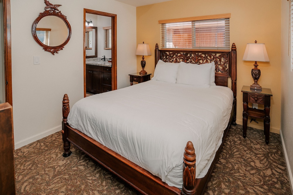 Deluxe Room, Multiple Beds, Partial Ocean View photo 3