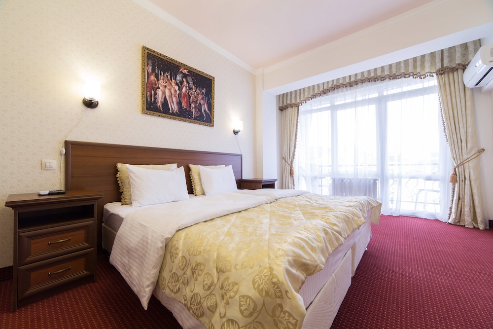Standard Double or Twin Room photo 1