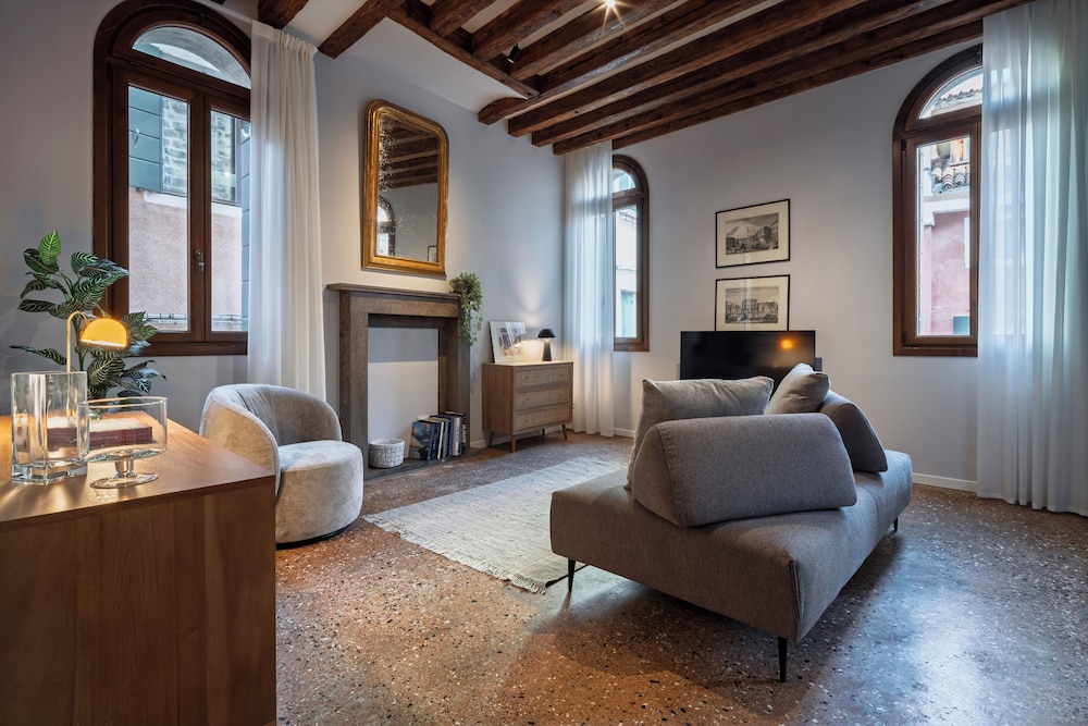 Luxury Apartment photo 2