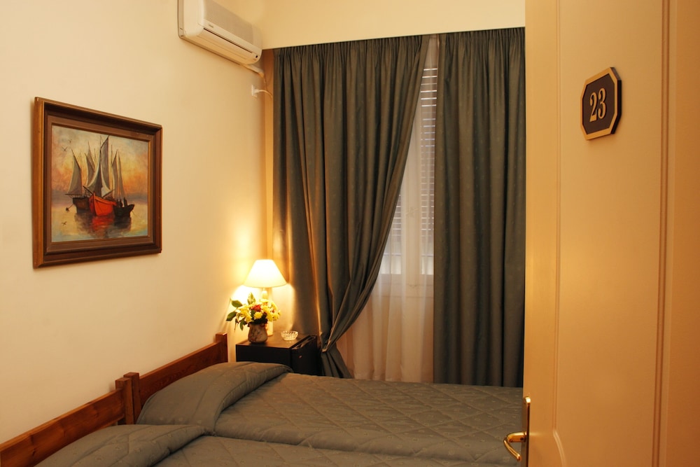 Double or Twin Room (With External Bathroom) photo 1