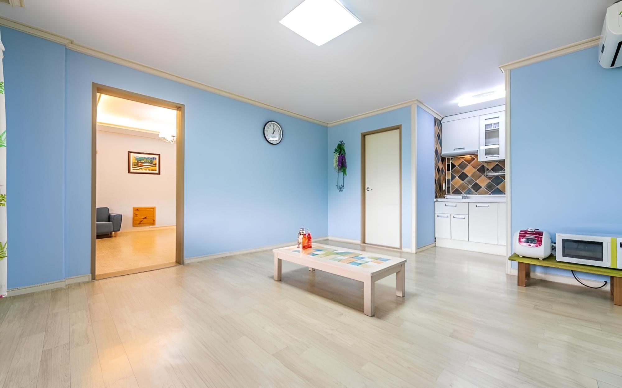 Room (Indigo sky) photo 2