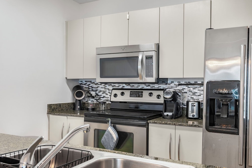 Luxury Condo, 1 Bedroom, City View photo 3