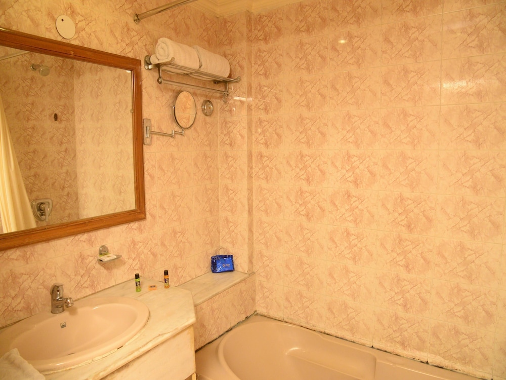 Standard Double Or Twin Room, 1 Bedroom, Private Bathroom photo 2