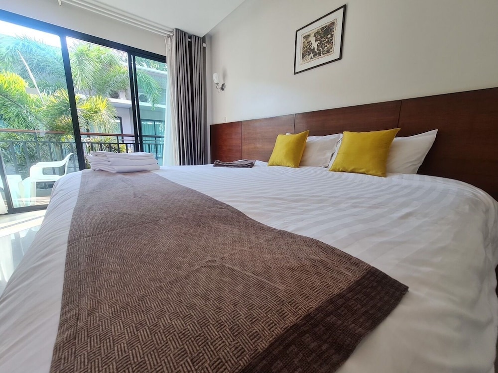 Superior Room, Pool View photo 1