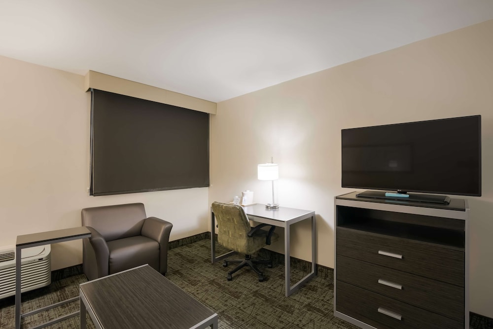 Suite, Multiple Beds, Non Smoking, Kitchenette (with Sofabed) - Photo 3