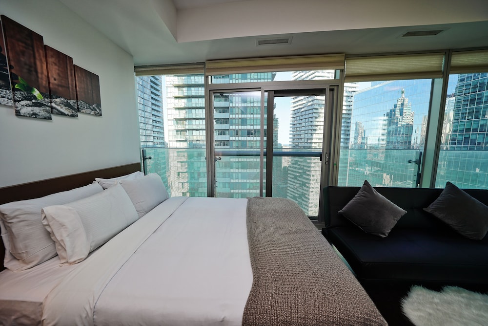 Honeymoon Studio
