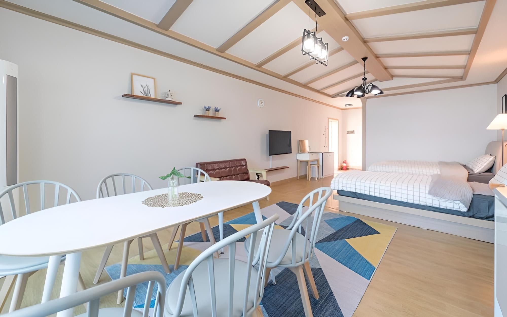 Room (Room 202 (Ocean View))