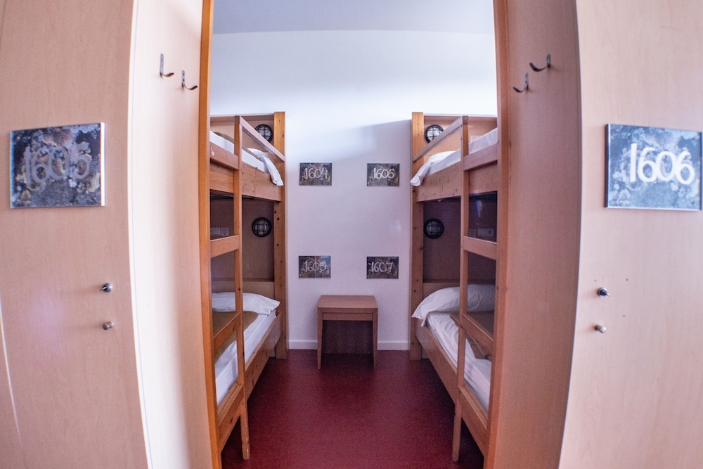 Dormitorio Compartido, Dormitorio Mixto, Baño Privado 10 Camas