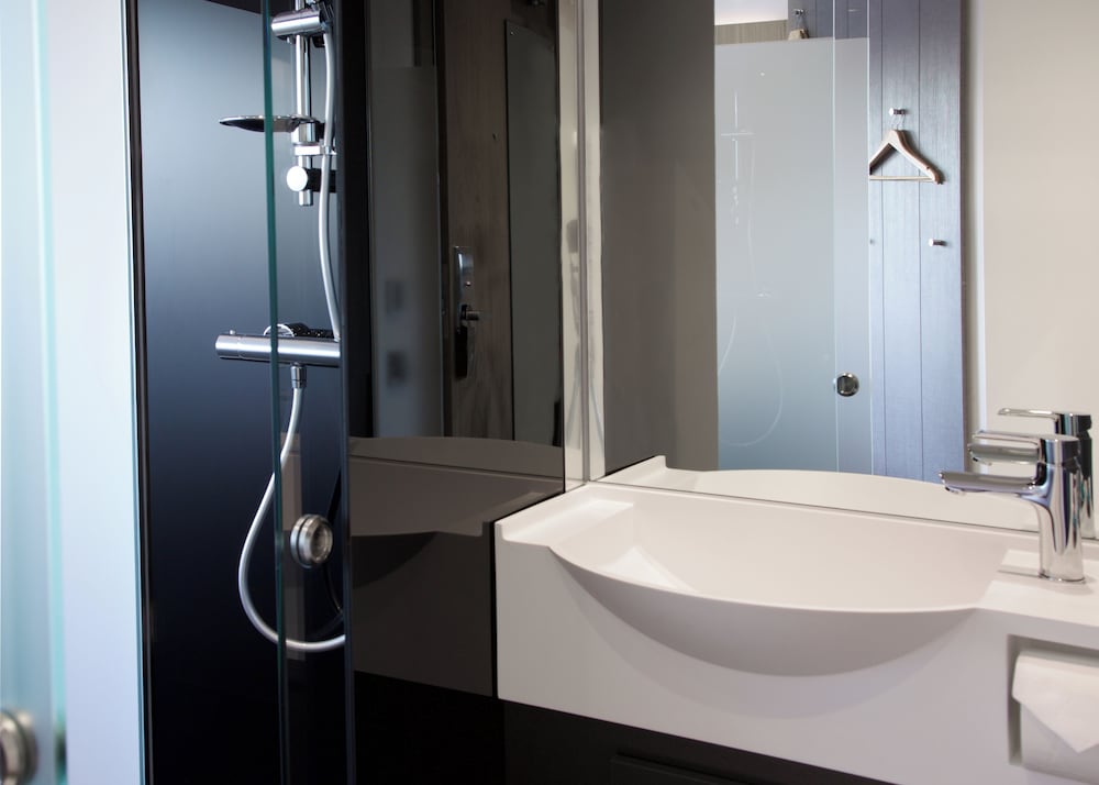 The Z Hotel City - Photo 32