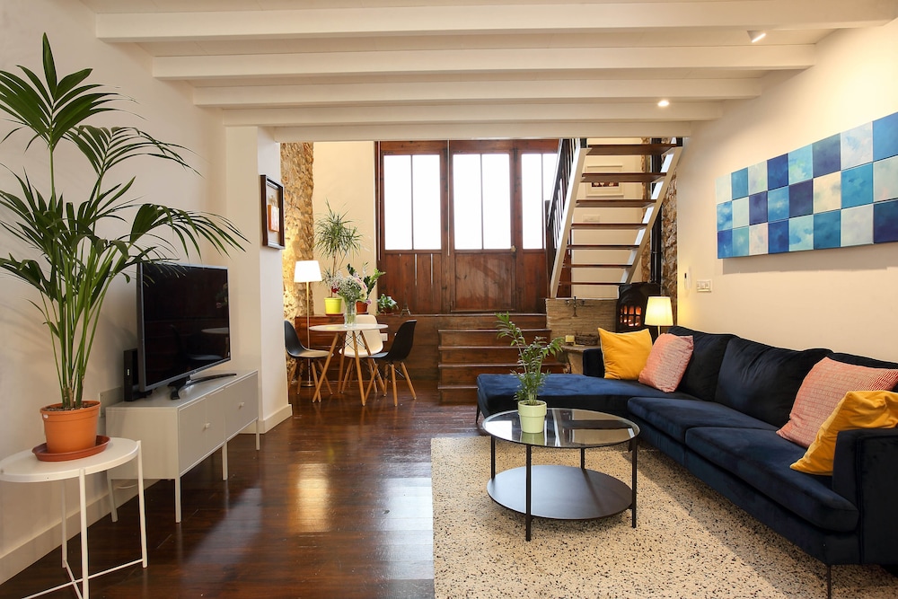 Signature Apartment, Annex Building