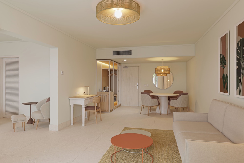 Suite, 2 Bedrooms (club, Tropical Or Partial Ocean View)