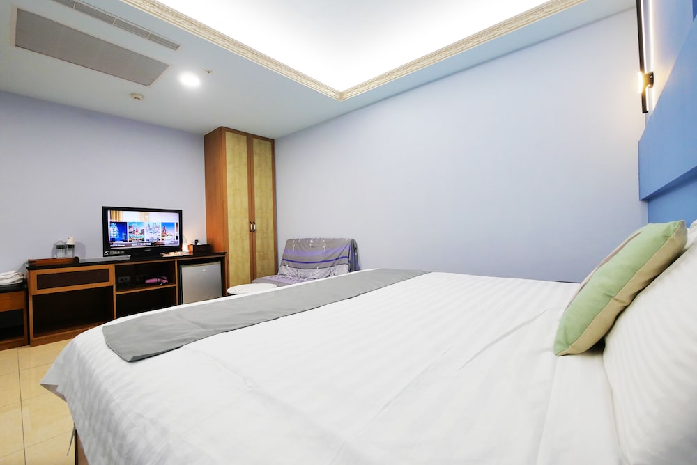 Standard Double Room, No Windows - Photo 9