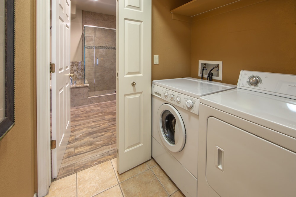 Room, 2 Bedrooms (1 King, 1 Queen) - Photo 12