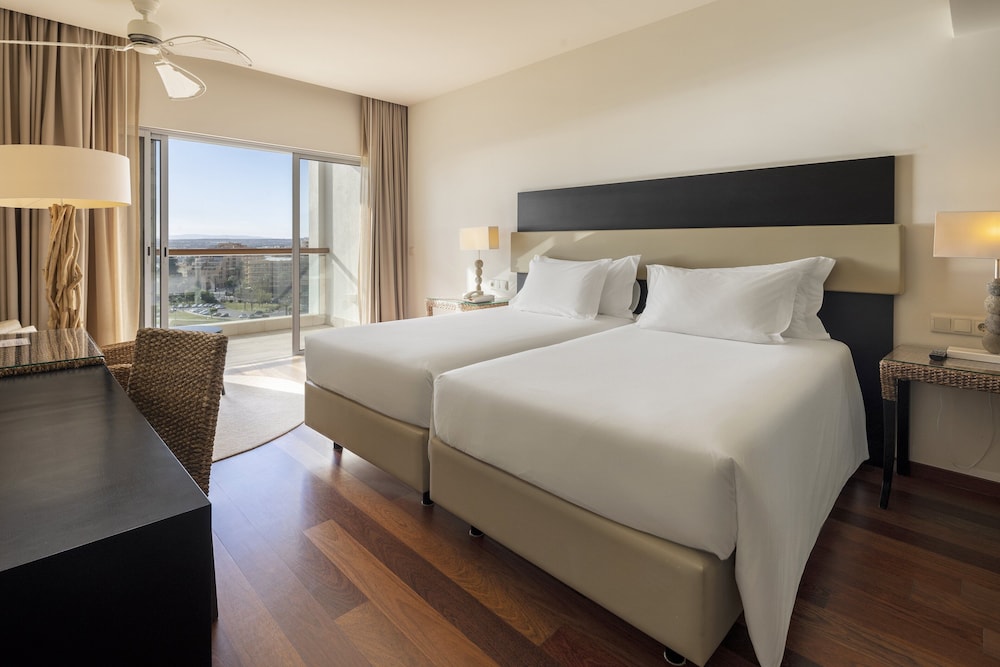 Standard Room, 2 Twin Beds (Vilamoura Side Sea View, High Floor) - Photo 4