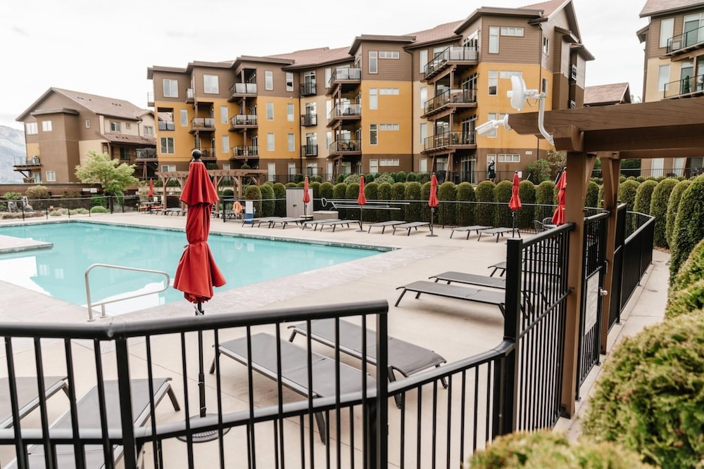 Lakefront Beachfront top Floor Condo w Pool, Billede 21